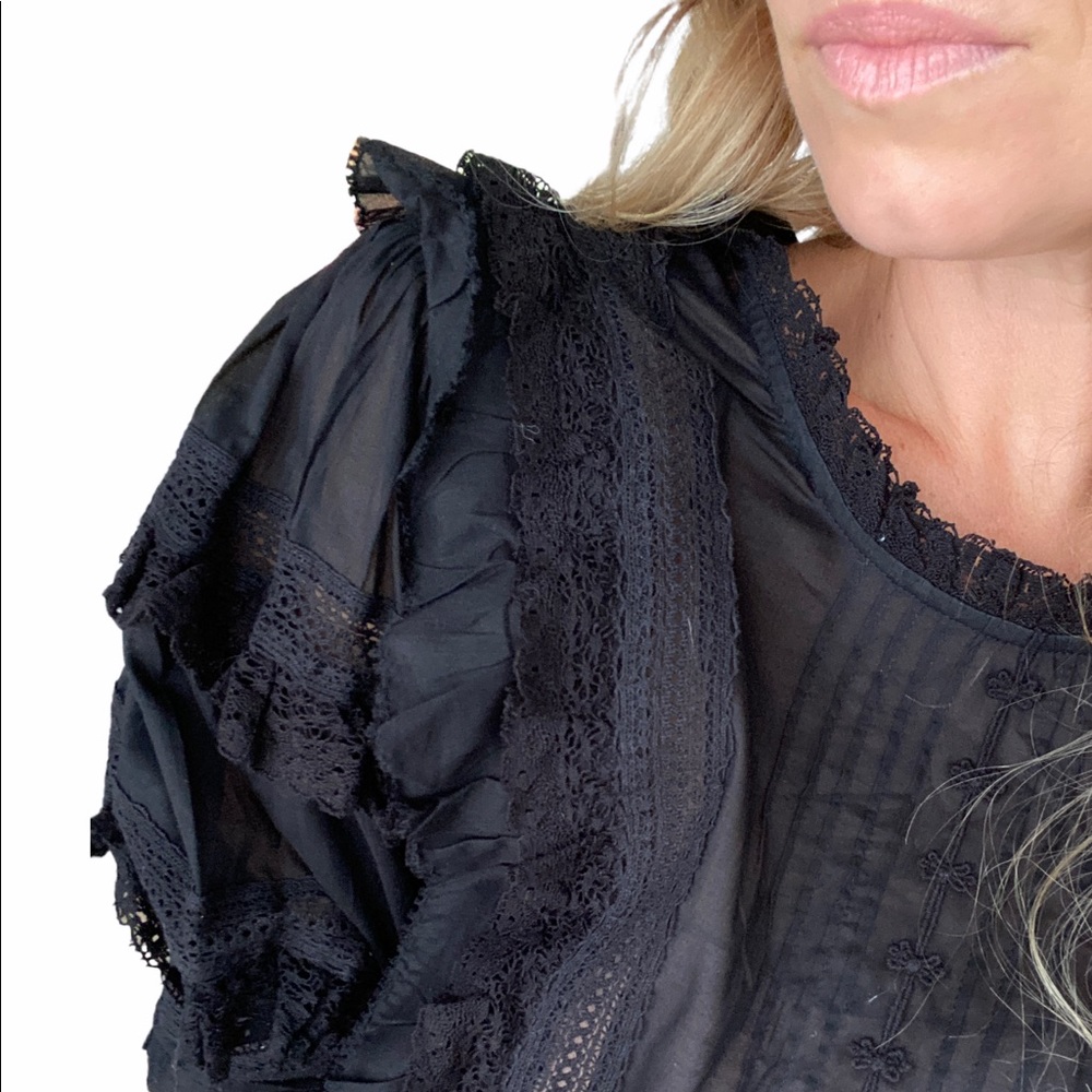 ARITZIA: Sunday Best Brier Feminine Blouse